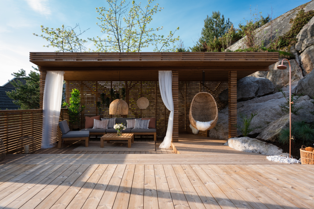 12.-thermory-pine-decking-private-house-norway-photo-credit-einar-breen-distributor-moelven2-1024x683.jpg