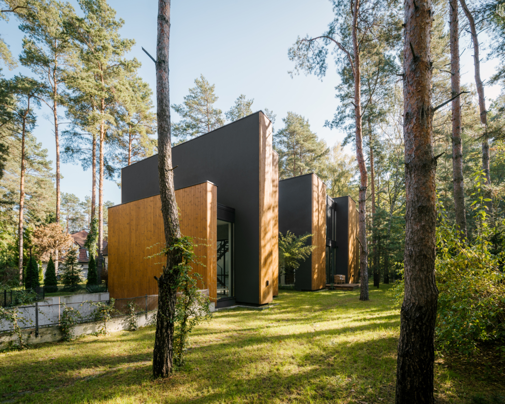 15.kép-thermory-benchmark-thermo-pine-cladding-private-house-in-poland-photo-by-nate-cook-3-1024x819.jpg