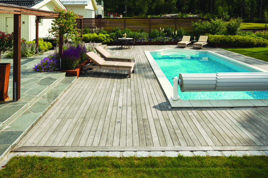 5.-thermory-ash-decking-20x112mm-profile-d4sg-private-house-sweden-photo-credit-devis-bionaz-1024x683.jpg