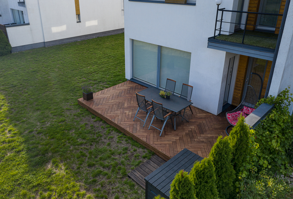 9-herringbone-by-thermory-ash-oiled-modular-decking-private-house-estonia-photo-credit-aivo-kallas-42-1024x697.jpg
