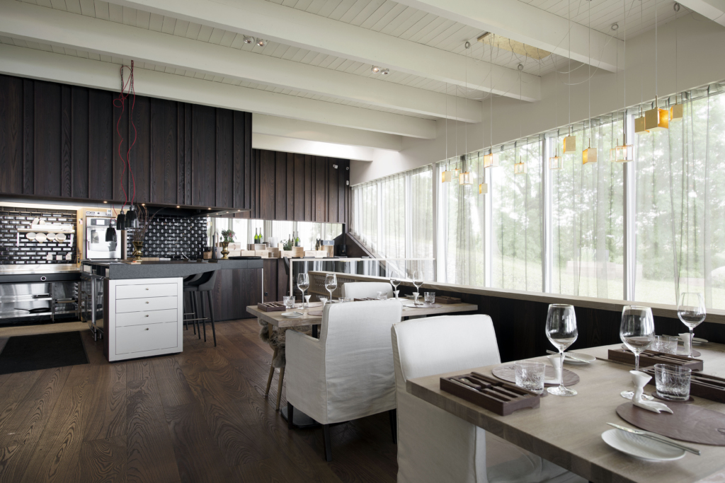 thermory-ash-medium-flooring-18x245mm-f6-engineered-ash-intense-paneling-20x140mm-c5-restaurant-noa-estonia-interior-architect-tarmo-piirmets-pink-photo-cred-terje-ugandi-1024x683.jpg