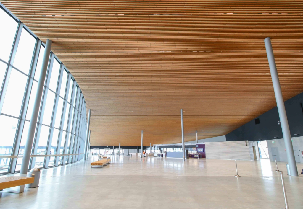 thermory-thermo-pine-benchmark-series-ceiling-port-of-helsinki-west-terminal-2-helsinki-finland-pes-architects-6-1024x708.jpg